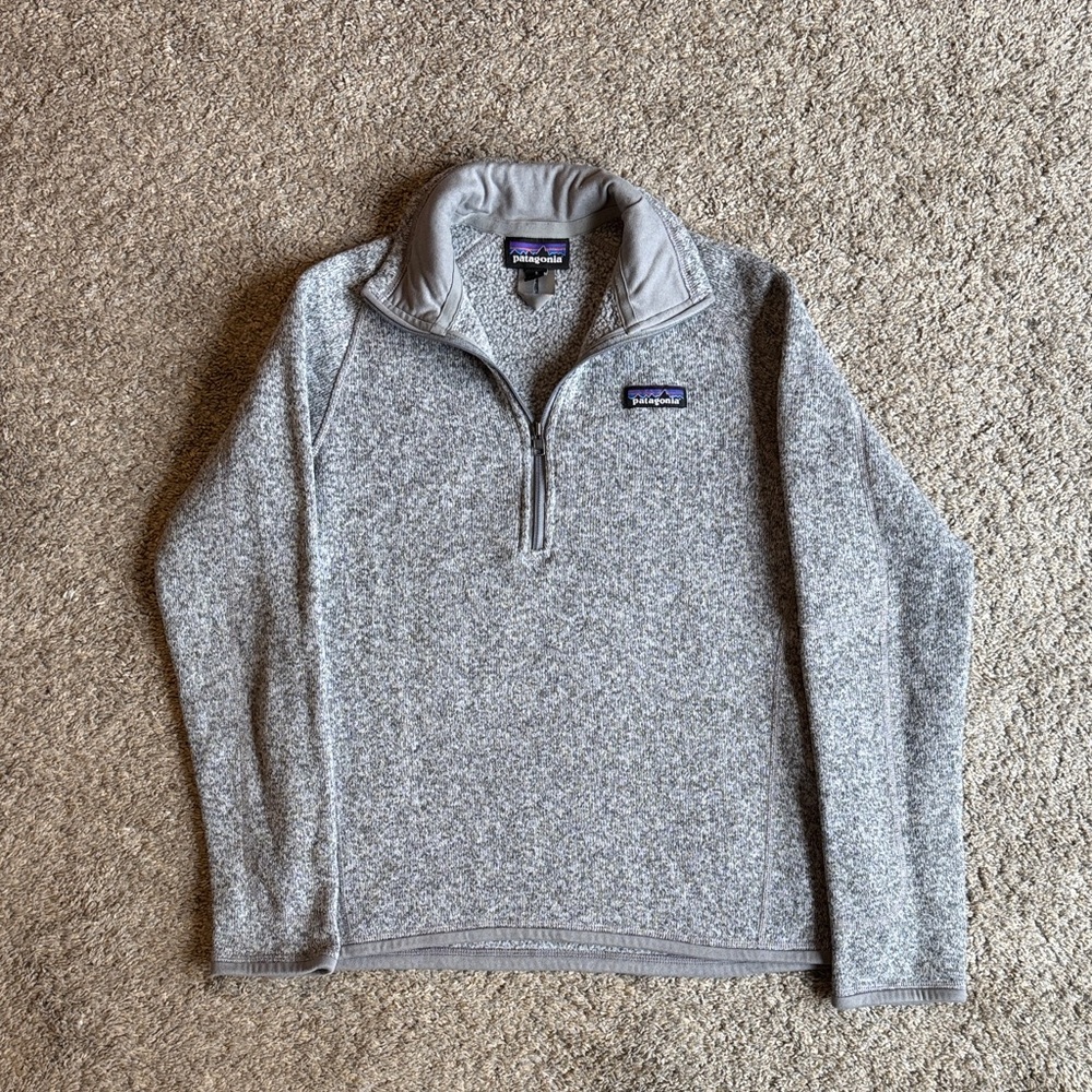 Patagonia women's quarter zip-up Sweater in Heather Gray size small